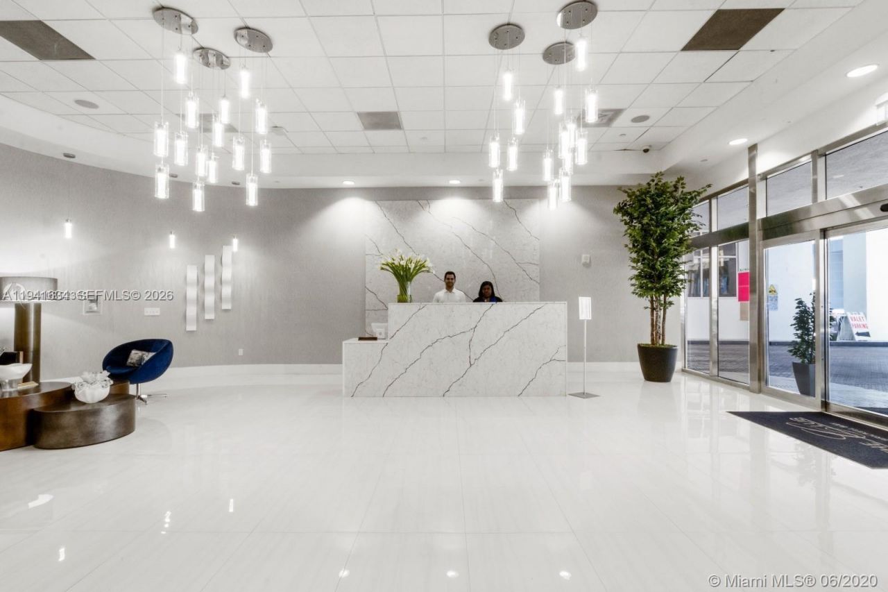 1200 Brickell Bay Dr, Unit 2807, Miami, FL 33131 Photo