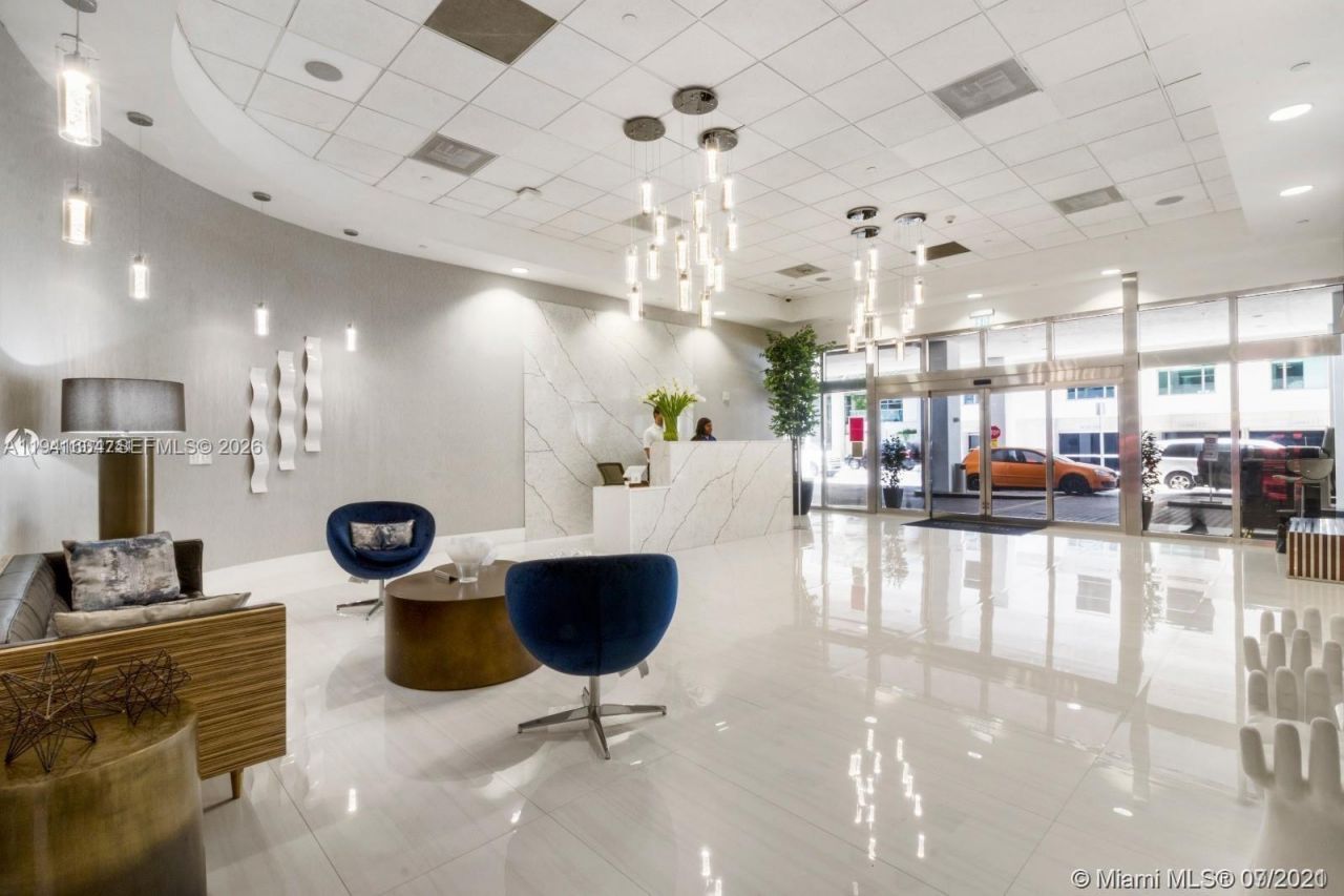 1200 Brickell Bay Dr, Unit 2807, Miami, FL 33131 Photo