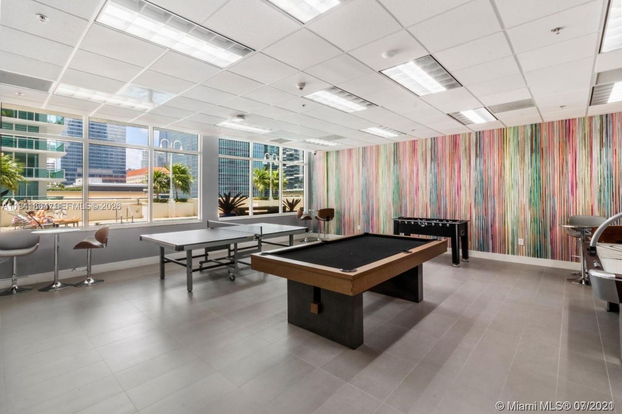 1200 Brickell Bay Dr, Unit 2807, Miami, FL 33131 Photo