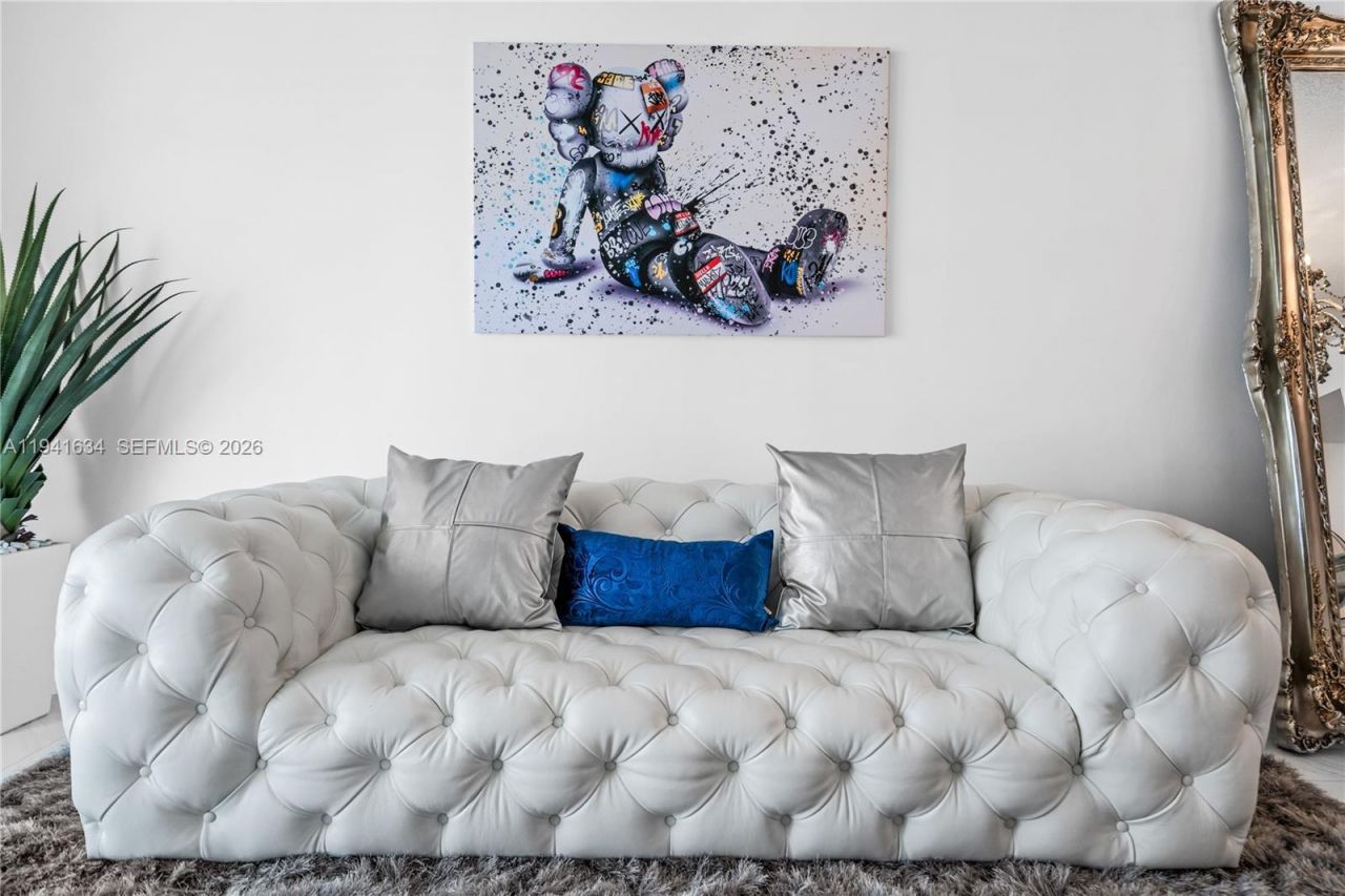 1200 Brickell Bay Dr, Unit 2807, Miami, FL 33131 Photo