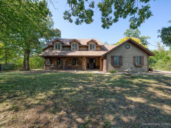 1102 S Oplaine Road, Gurnee, IL 60031