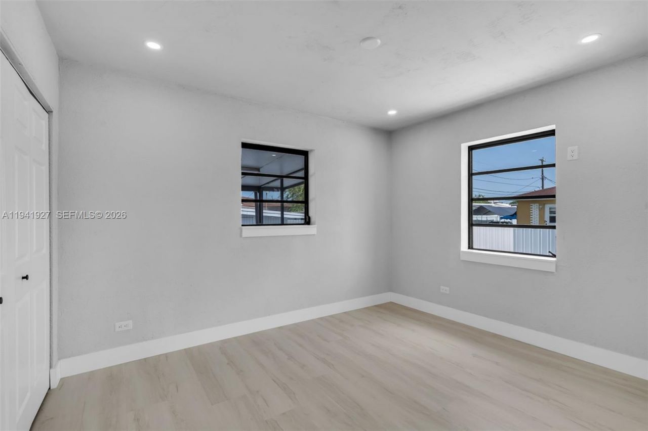 4485 E 8th Ave, Hialeah, FL 33013 Photo