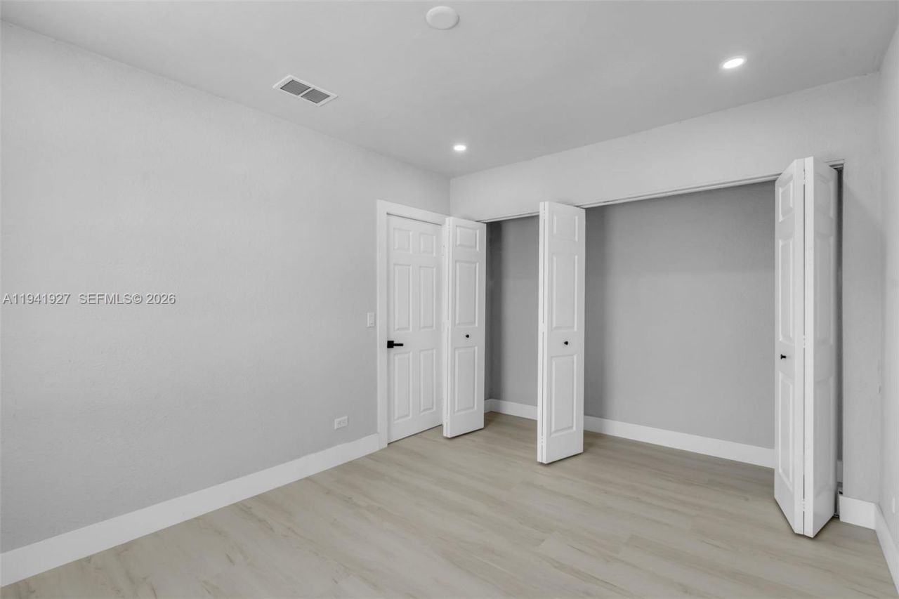 4485 E 8th Ave, Hialeah, FL 33013 Photo