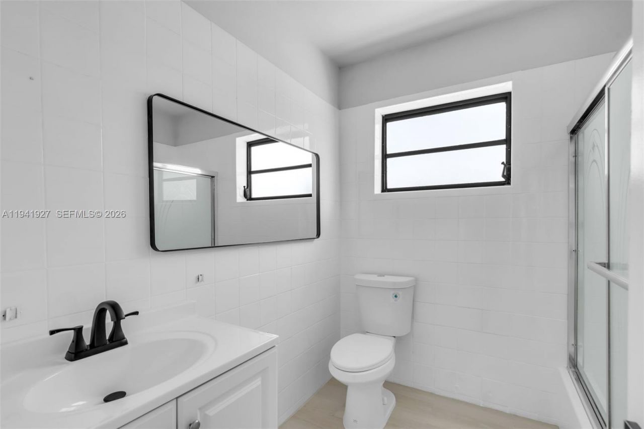 4485 E 8th Ave, Hialeah, FL 33013 Photo