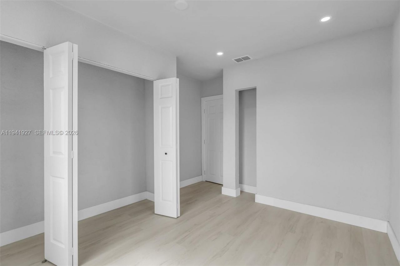 4485 E 8th Ave, Hialeah, FL 33013 Photo