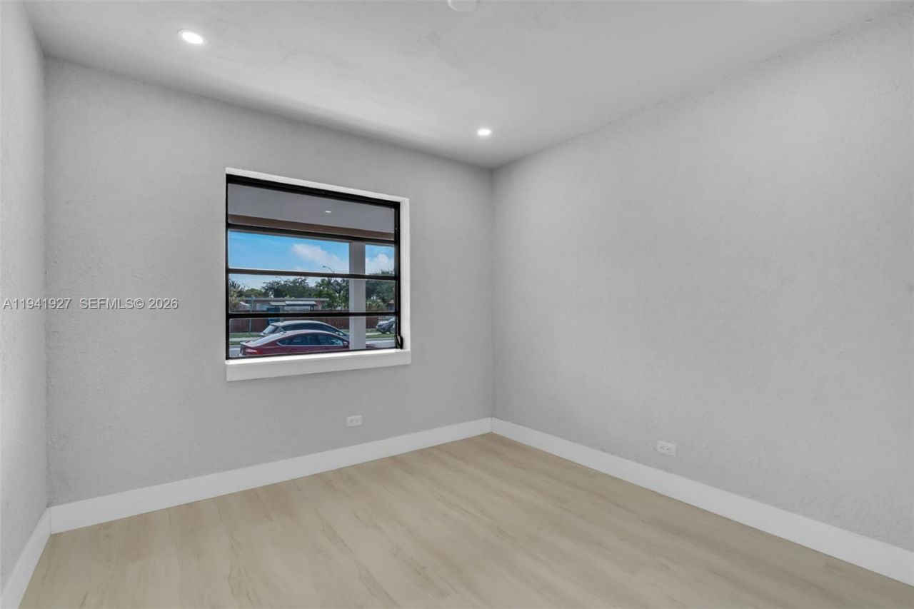 4485 E 8th Ave, Hialeah, FL 33013 Photo