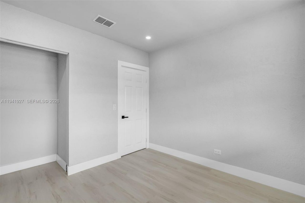 4485 E 8th Ave, Hialeah, FL 33013 Photo