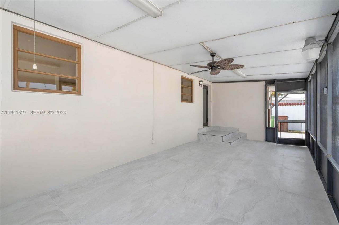 4485 E 8th Ave, Hialeah, FL 33013 Photo