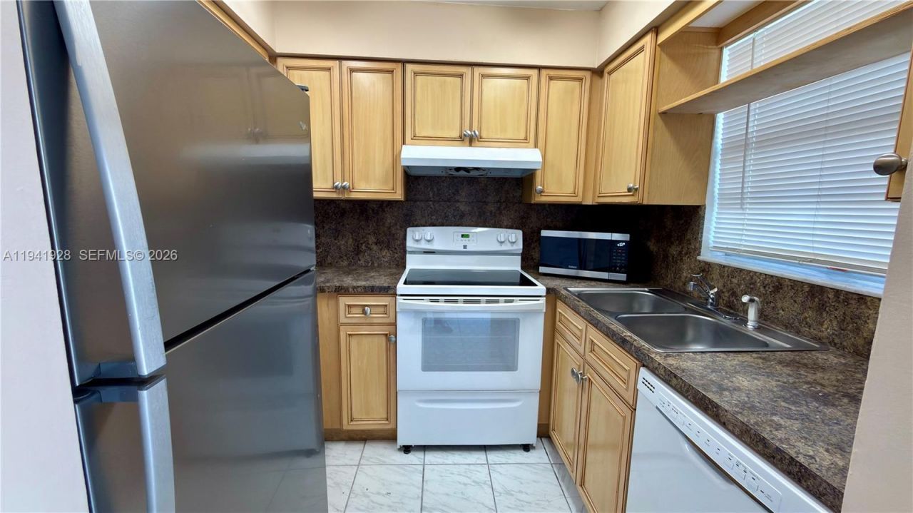 6607 Winfield Blvd, Unit B-43, Margate, FL 33063 Photo