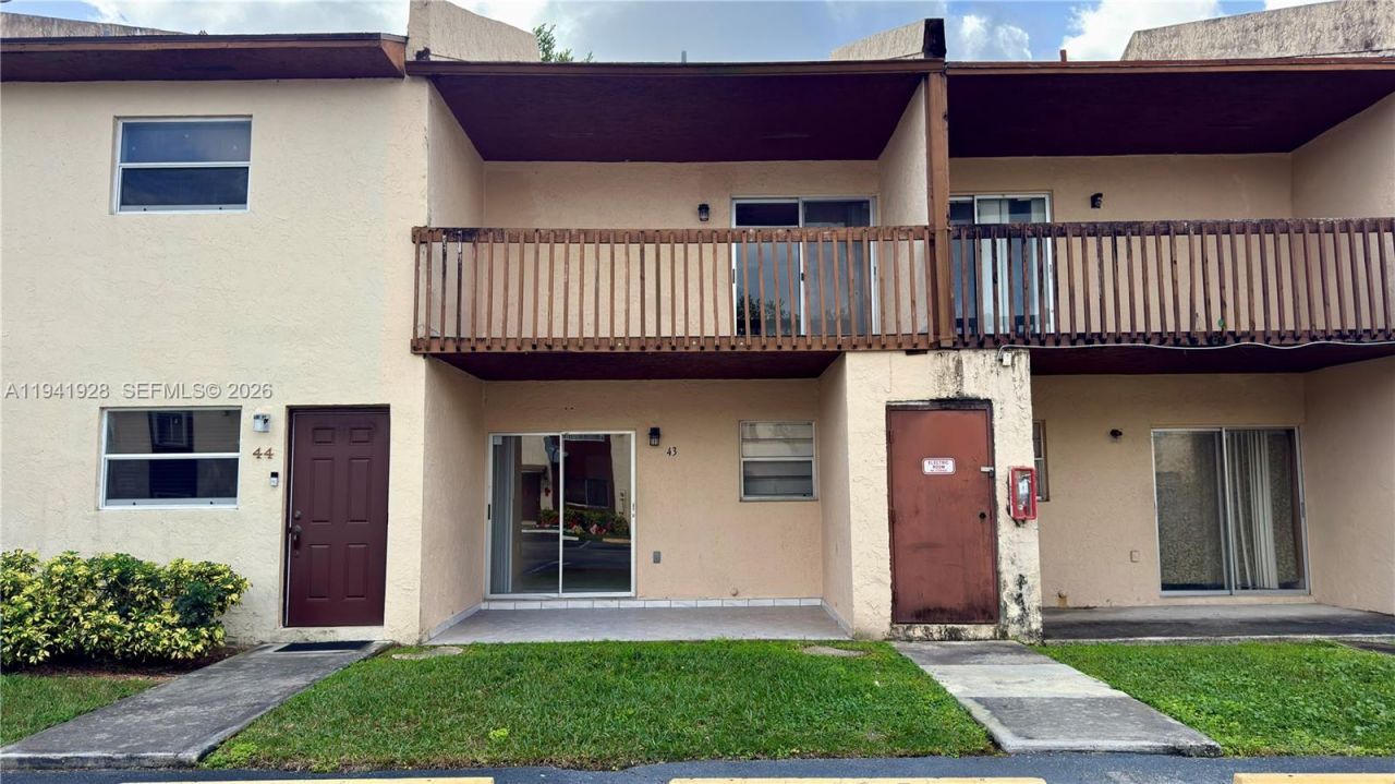 6607 Winfield Blvd, Unit B-43, Margate, FL 33063 Photo