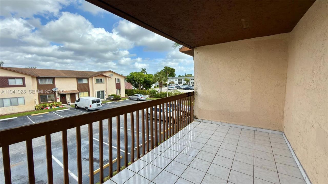 6607 Winfield Blvd, Unit B-43, Margate, FL 33063 Photo