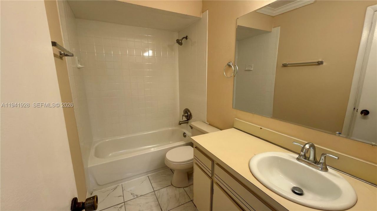6607 Winfield Blvd, Unit B-43, Margate, FL 33063 Photo