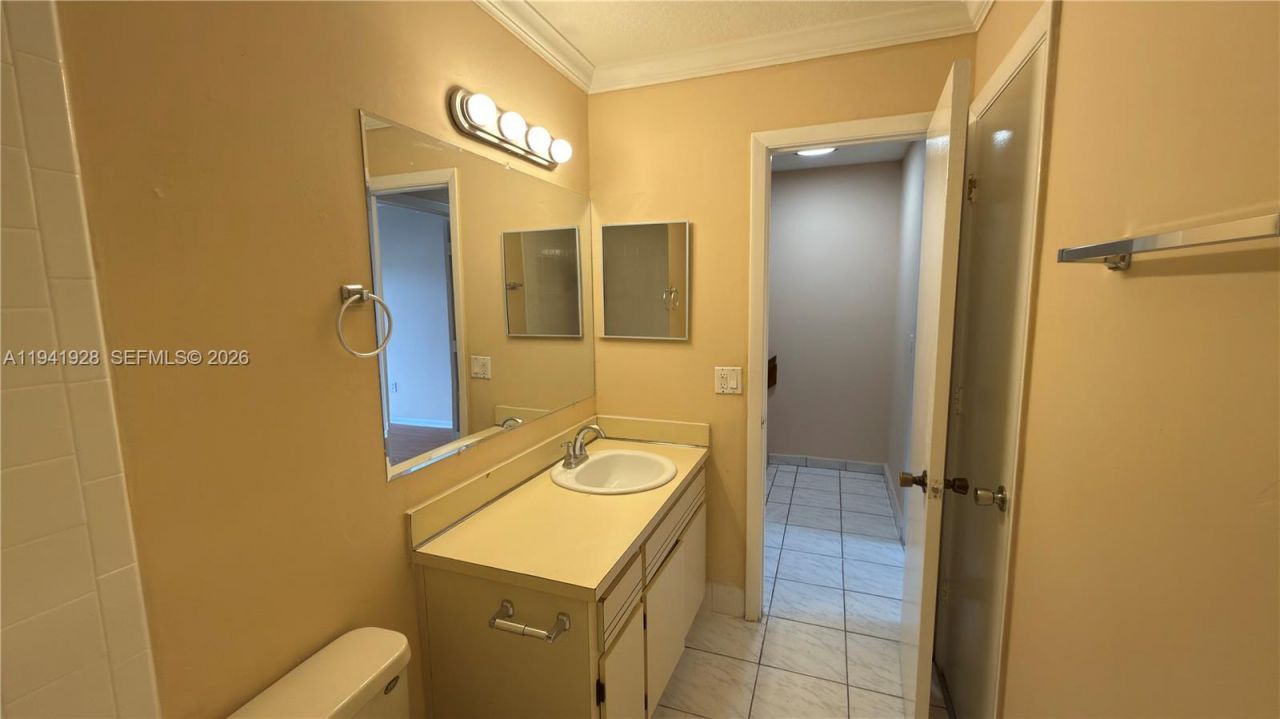 6607 Winfield Blvd, Unit B-43, Margate, FL 33063 Photo