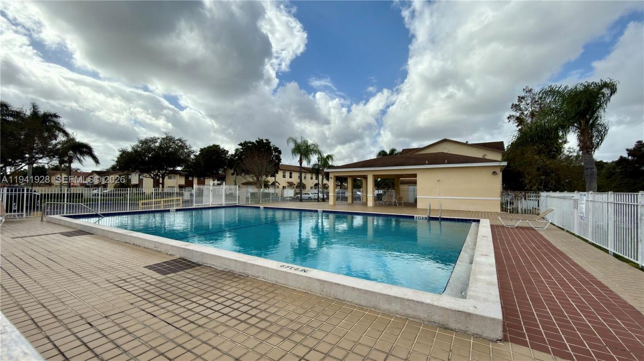 6607 Winfield Blvd, Unit B-43, Margate, FL 33063 Photo