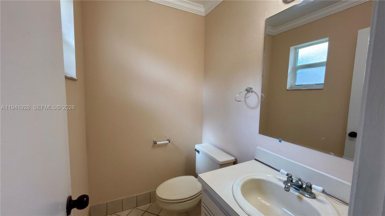 6607 Winfield Blvd, Unit B-43, Margate, FL 33063 Photo