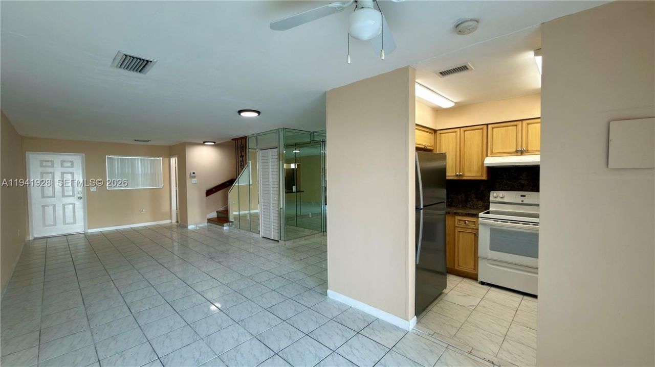 6607 Winfield Blvd, Unit B-43, Margate, FL 33063 Photo