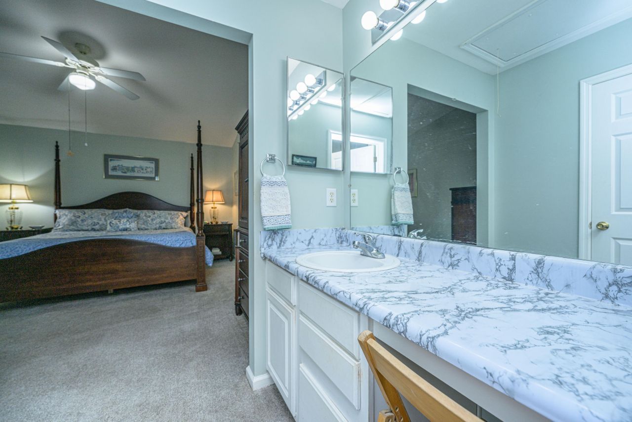 1407 Amanda Park Lane Photo 22