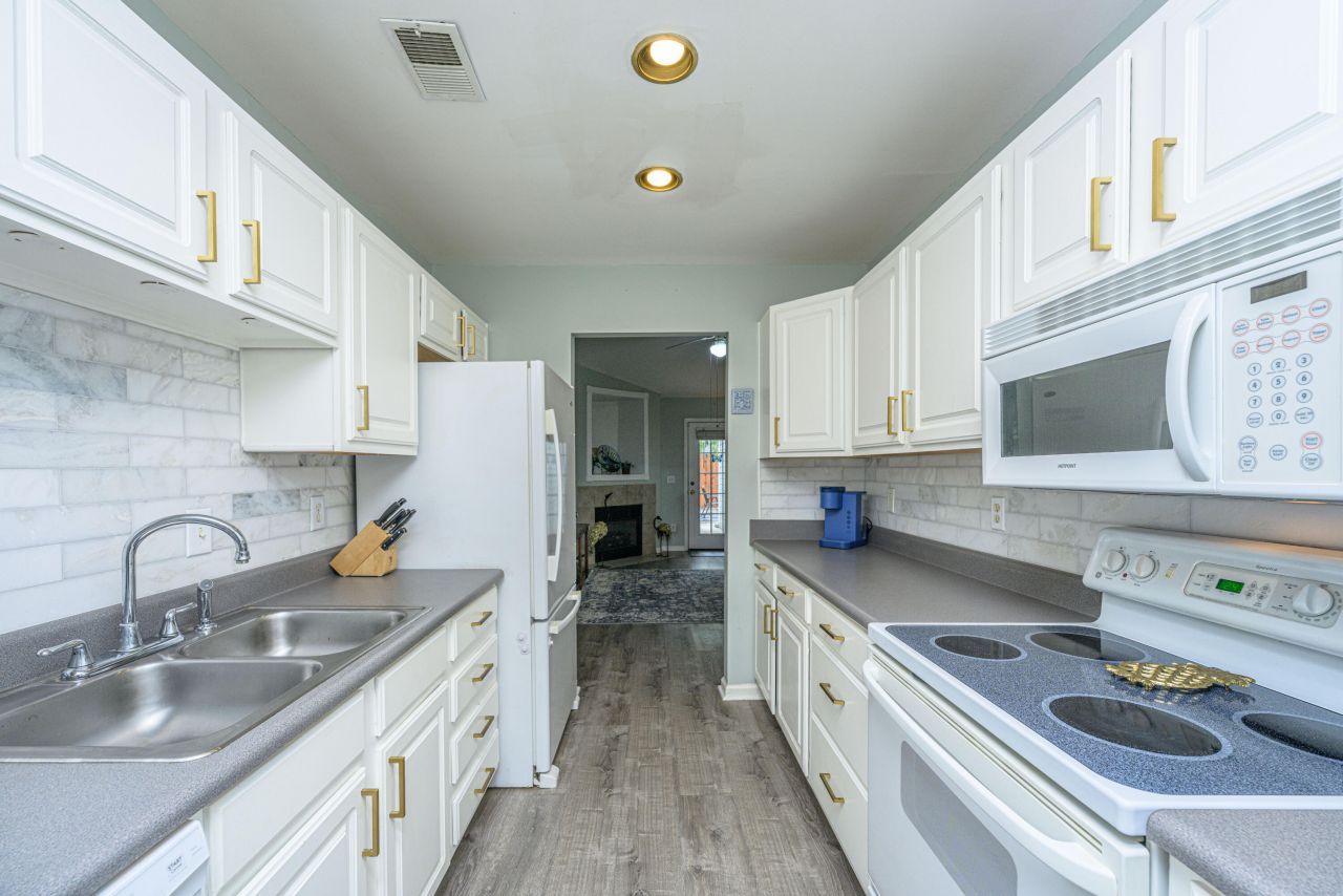 1407 Amanda Park Lane Photo 5