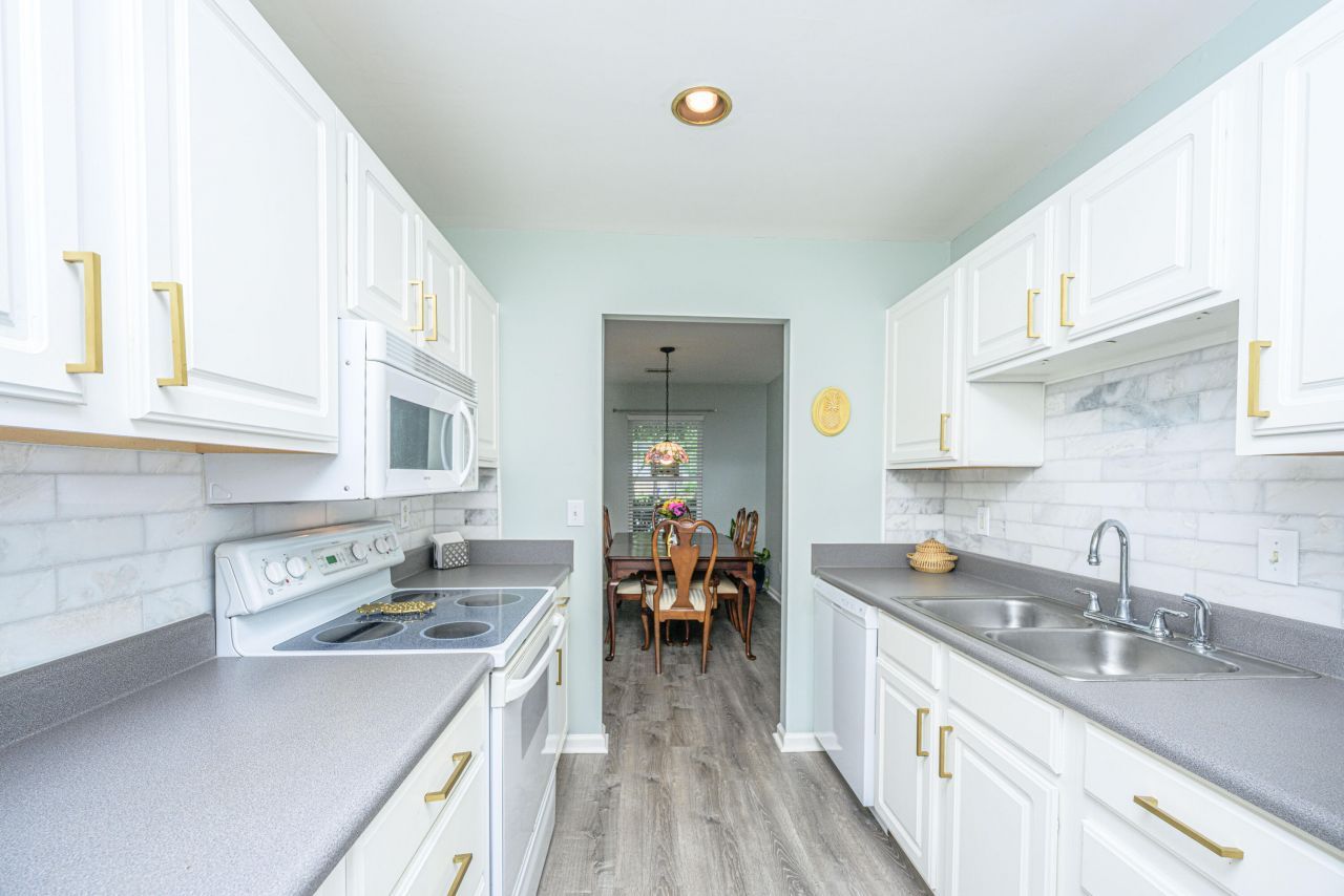 1407 Amanda Park Lane Photo 7