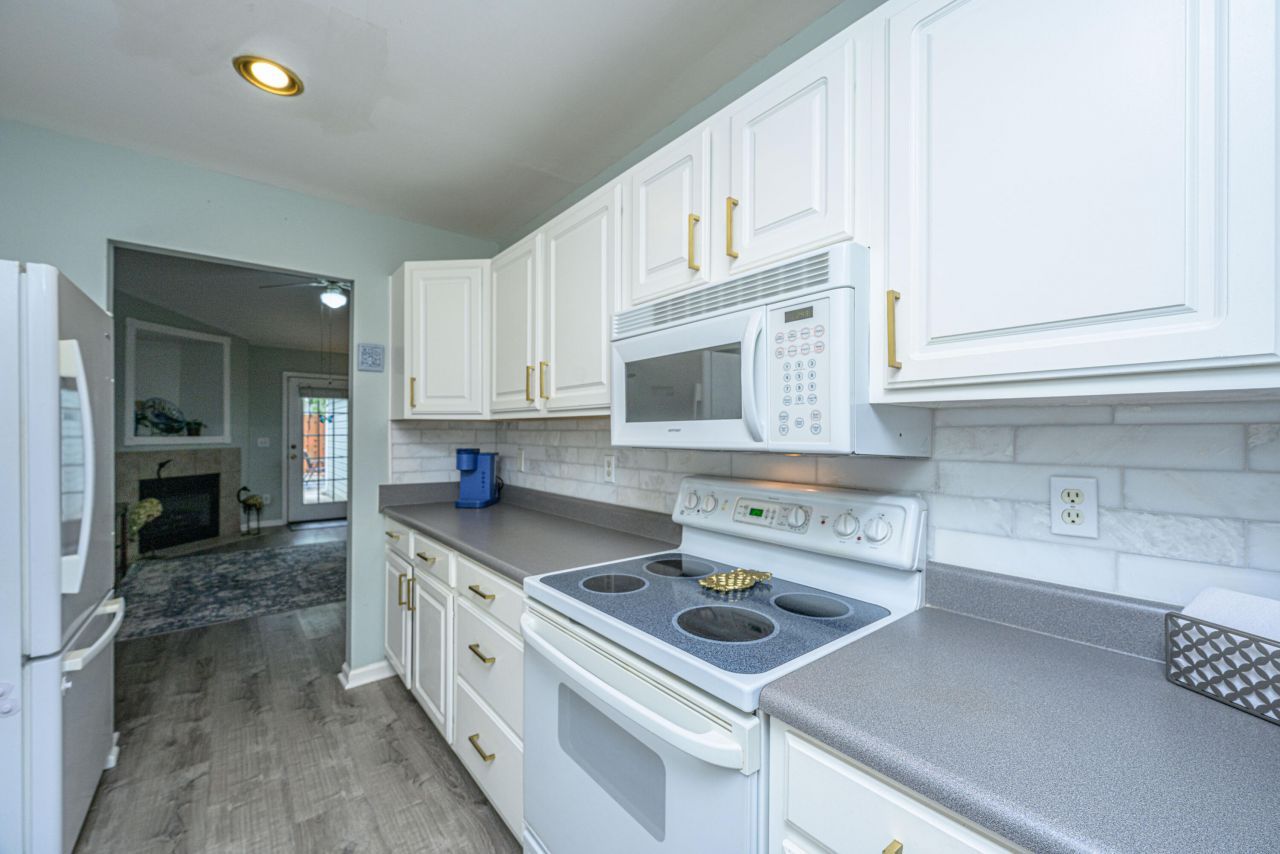 1407 Amanda Park Lane Photo 8