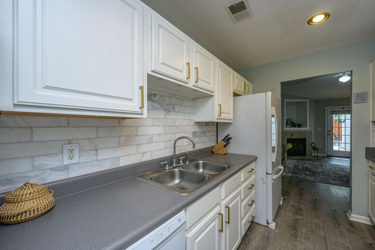 1407 Amanda Park Lane Photo 9