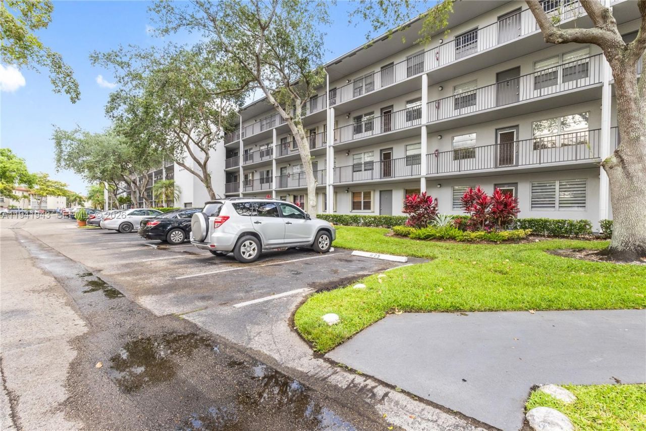 251 SW 132 Way, Unit 114H, Pembroke Pines, FL 33027 Photo