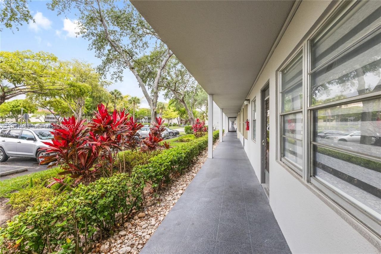 251 SW 132 Way, Unit 114H, Pembroke Pines, FL 33027 Photo