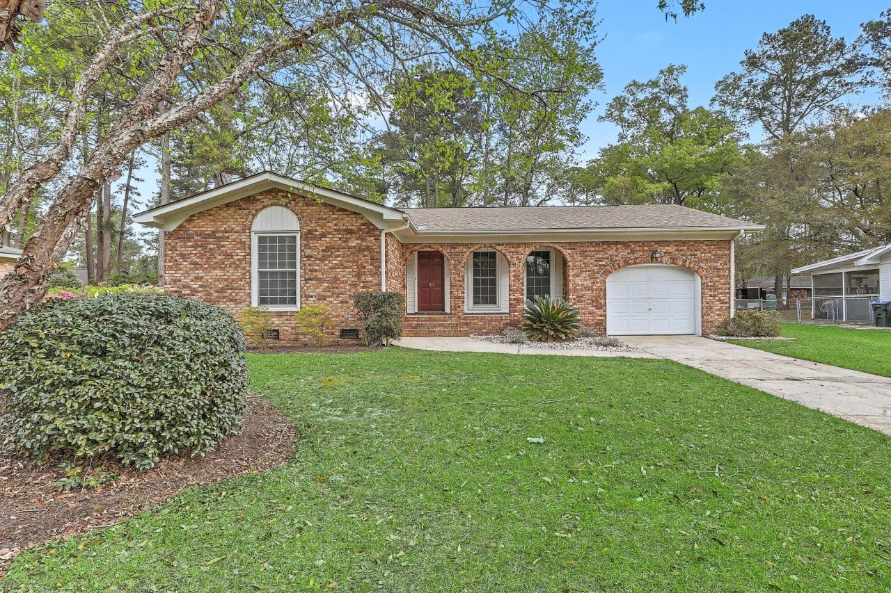 109 Niblick Road Summerville, SC 29483