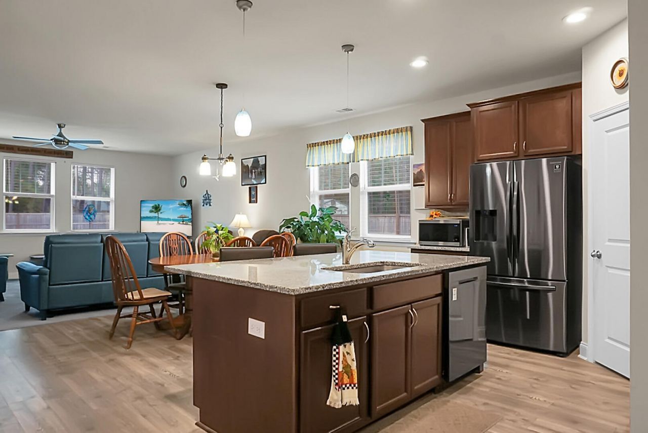 736 E Randolph Street Photo 16