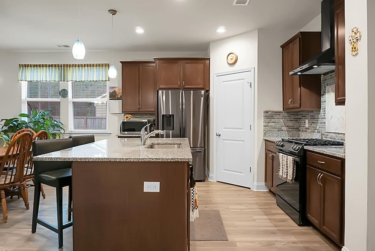 736 E Randolph Street Photo 17