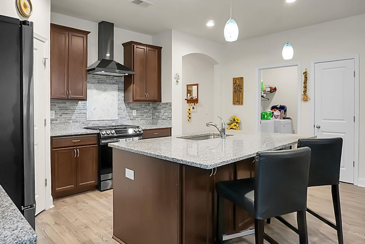 736 E Randolph Street Photo 18