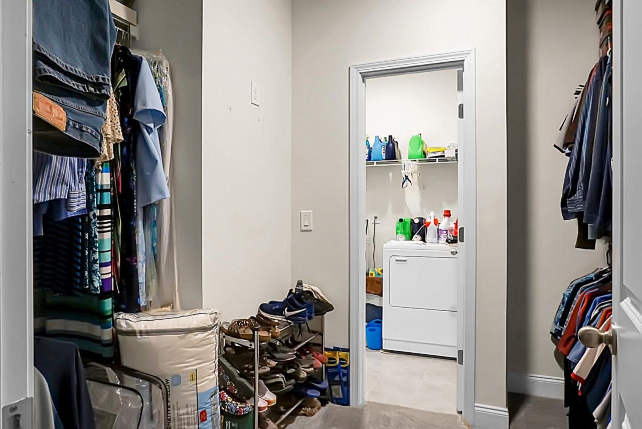 736 E Randolph Street Photo 32