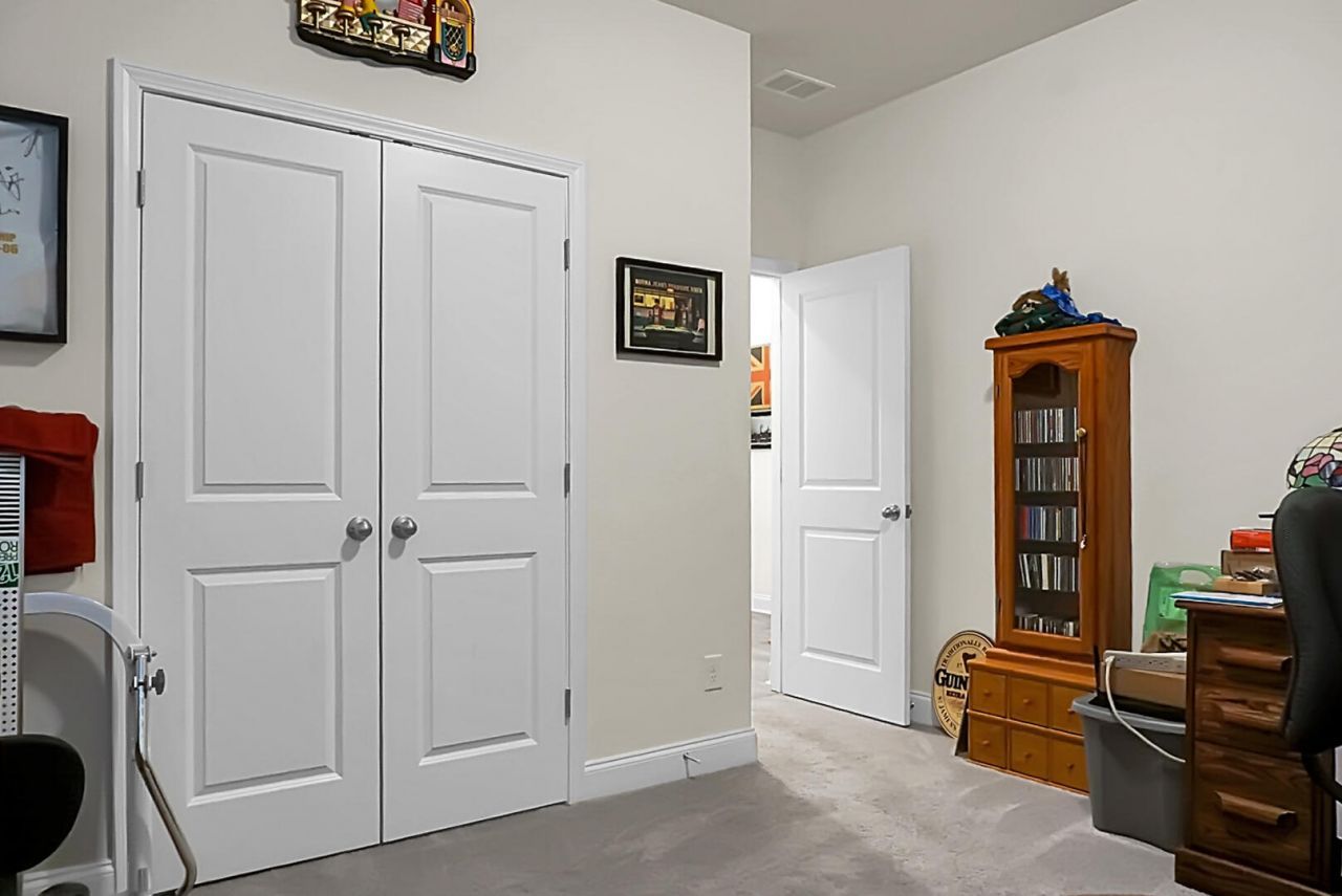 736 E Randolph Street Photo 9