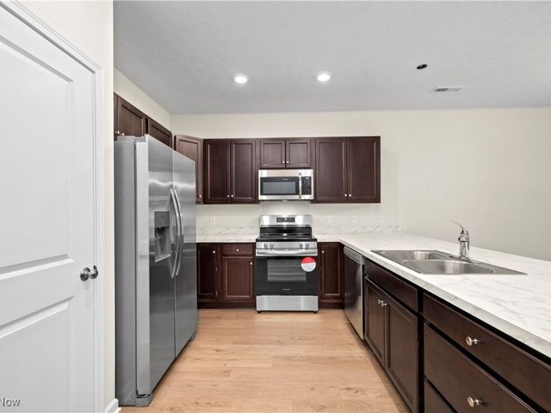 208 Alexander Drive, Elyria, OH 44035 Photo 17