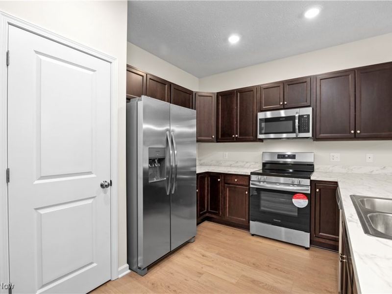 208 Alexander Drive, Elyria, OH 44035 Photo 18