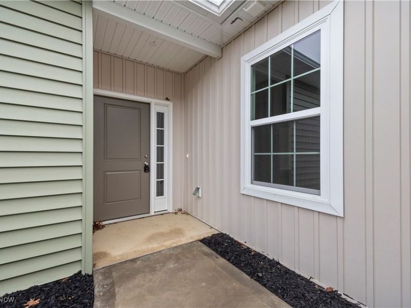 208 Alexander Drive, Elyria, OH 44035 Photo 3