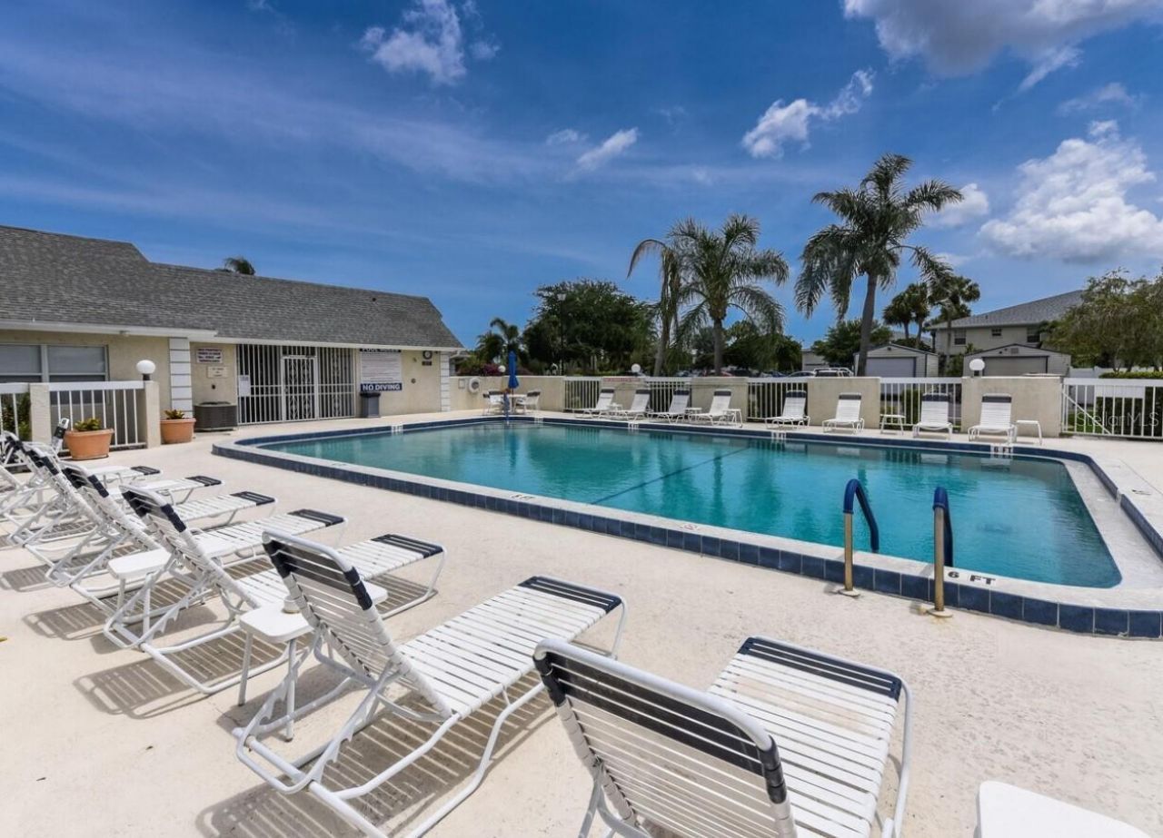 1531 SE Royal Green Circle, Unit 107, Port Saint Lucie, FL 34952 Photo