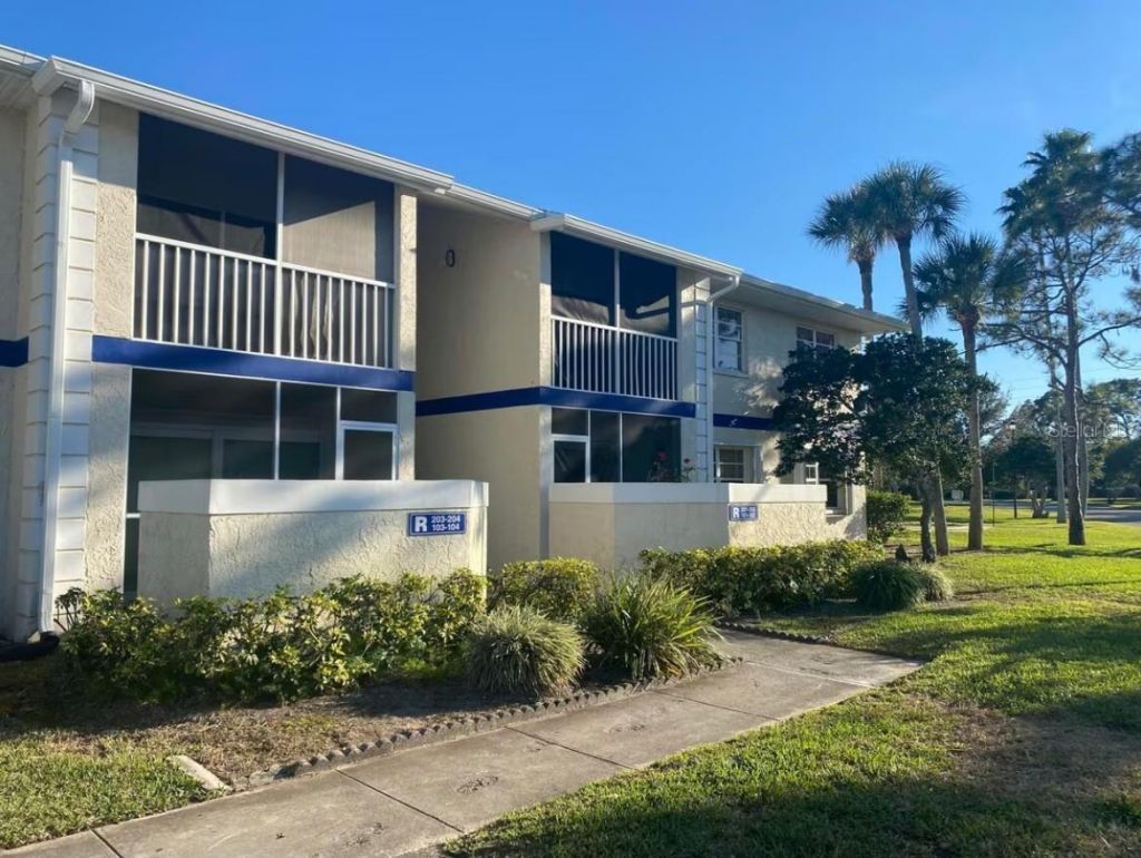 1531 SE Royal Green Circle, Unit 107, Port Saint Lucie, FL 34952 Photo