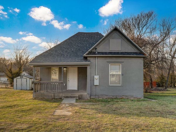 2027 N Summit Avenue, Springfield, MO 65803