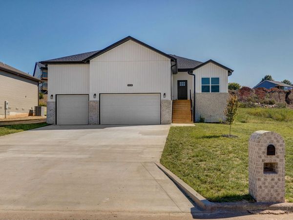 2116 N Bradbury Lane, Ozark, MO 65721