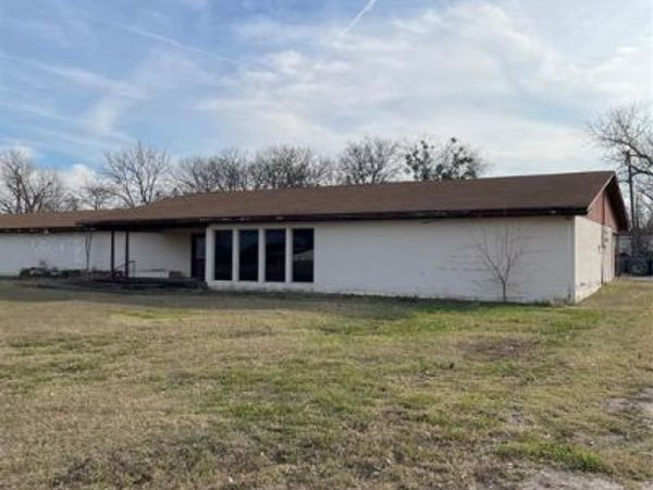510 E Oak Street , West, TX 76691