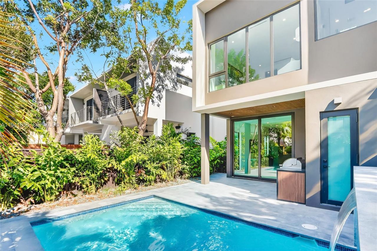 3084 Indiana St, Miami, FL 33133 Photo