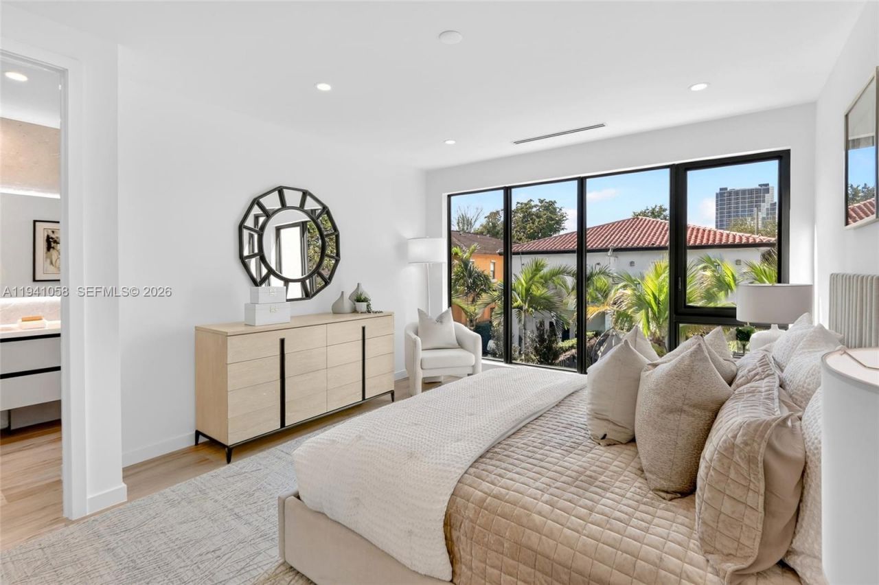 3084 Indiana St, Miami, FL 33133 Photo