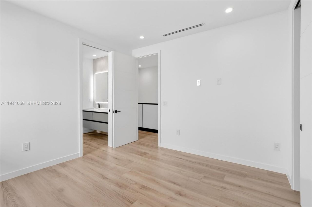 3084 Indiana St, Miami, FL 33133 Photo