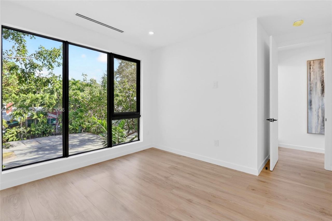 3084 Indiana St, Miami, FL 33133 Photo