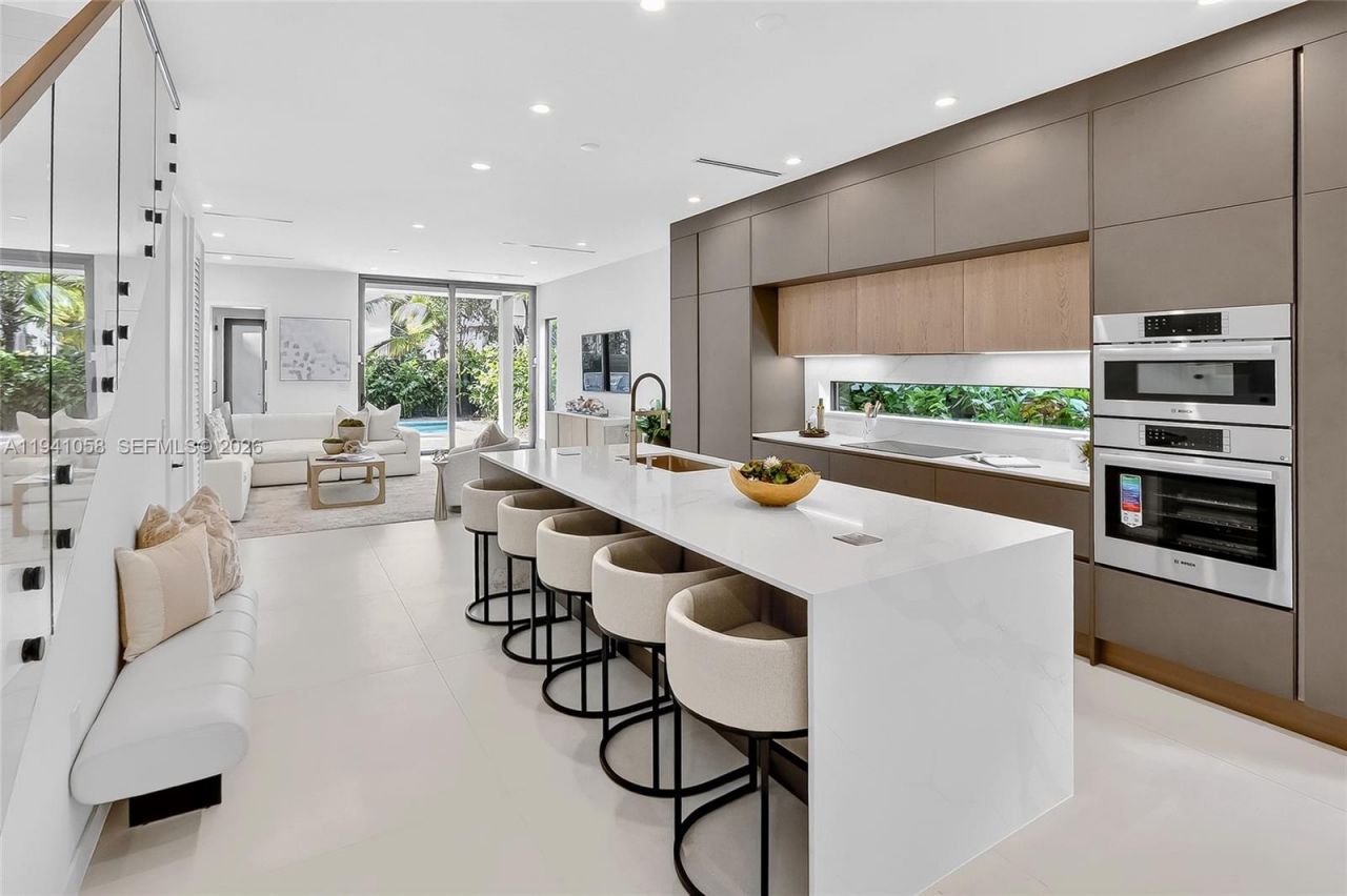 3084 Indiana St, Miami, FL 33133 Photo