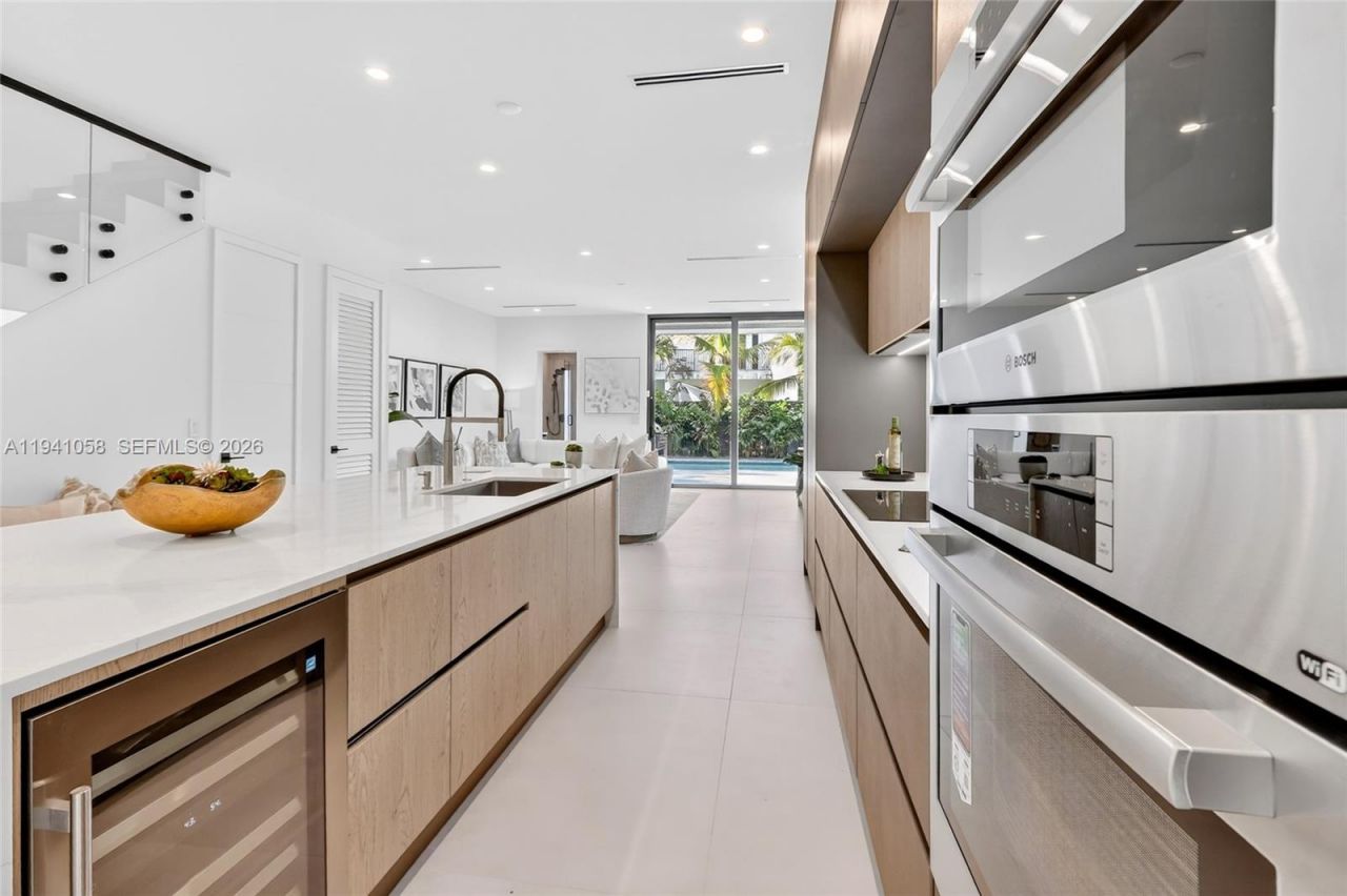 3084 Indiana St, Miami, FL 33133 Photo