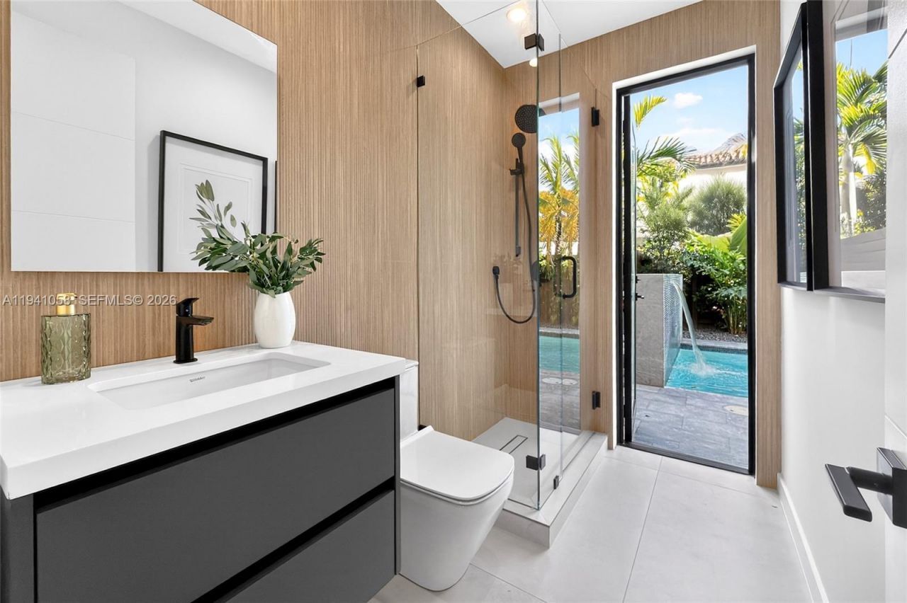 3084 Indiana St, Miami, FL 33133 Photo