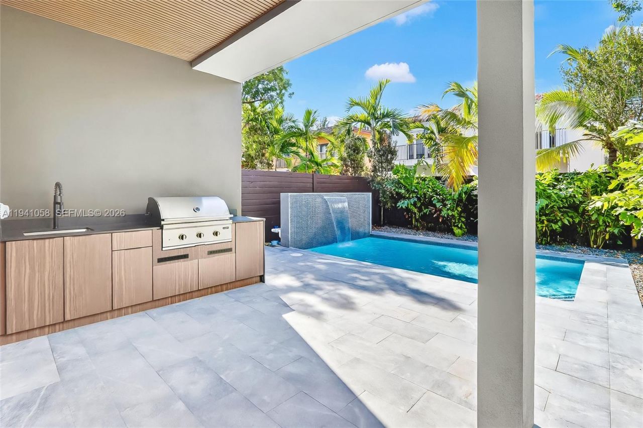 3084 Indiana St, Miami, FL 33133 Photo