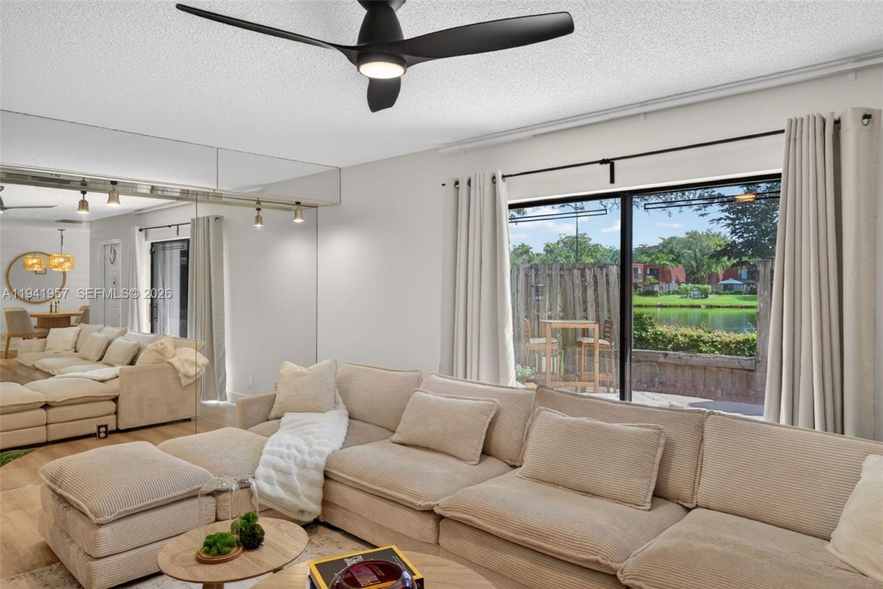 9977 NW 6th Ct, Unit 9977, Plantation, FL 33324 Photo